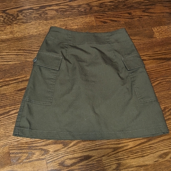 Brandy Melville Olive Cargo Skirt - Picture 2 of 6